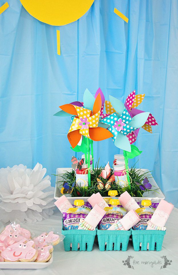 DIY Peppa Pig Picnic Birthday Party with $4 backdrop, muddy puddles and custom favors with free printables | Five Marigolds