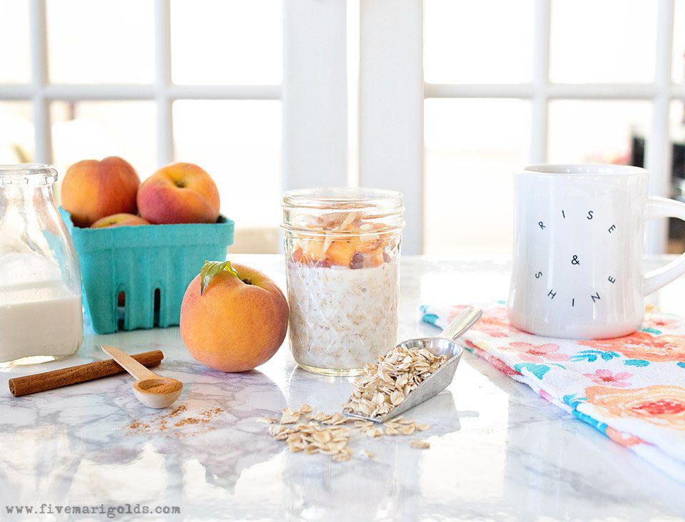 Peaches 'n Cream Overnight Oats - Simple Pure Vanilla in my clean Peaches 'N Cream Overnight Oats recipe - perfect for busy weekday mornings. | Five Marigolds