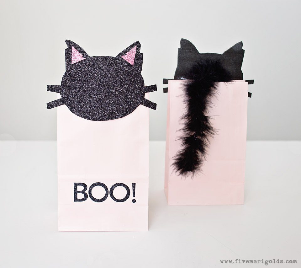 Pink and Black Cat Hallween Bags with Free Printables. Would make great Birthday Favors.
