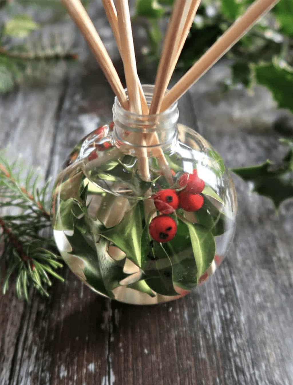 diffuser with holly in glass ornament